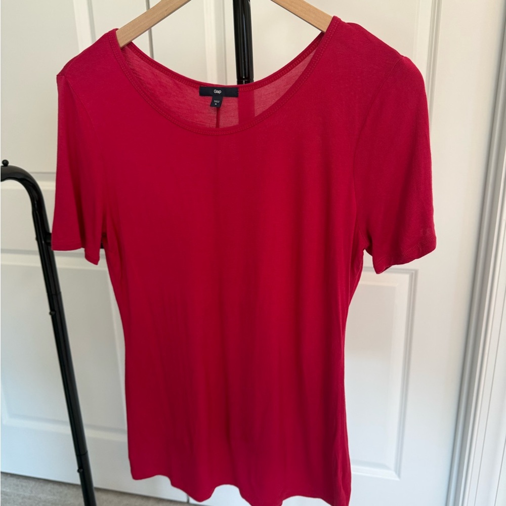 GAP Women's Bright Red Short Sleeve Scoop Neck Tee